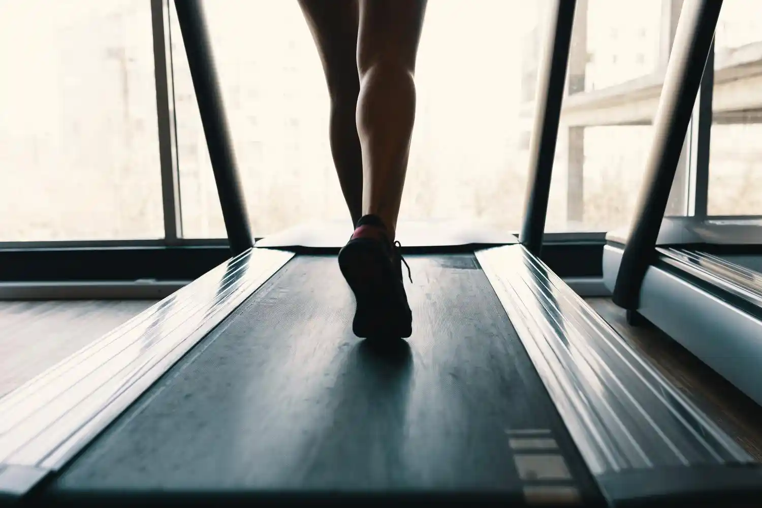 Löpare med skosula för löpning på löpband